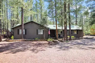Image de Modern updated cozy mountain home located in pinetop country club.