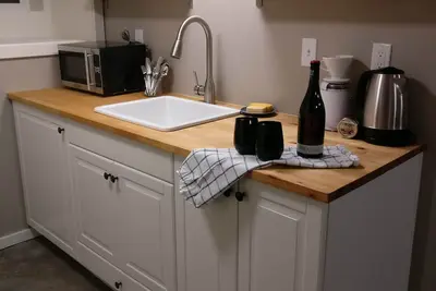 Image de Big, Bright Apartment in Excellent Ne Alberta Arts Location