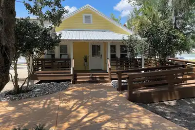 Image de Enjoy Crawfordville at the Courtyard’s Oyster Cottage