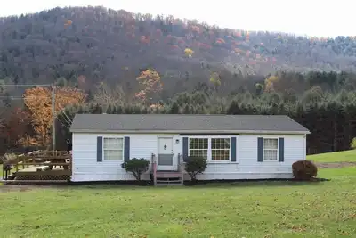Image de Lodge in the Pines near Wellsboro, Pa. Along Pine Creek. Hot Tub\n