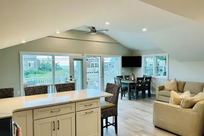 Image de Plum Island Beach Condo Unit A, Ocean Views, Beach Access & Walk to Island Fun!