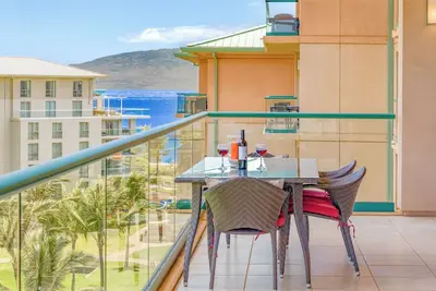 Image de Maui Resort Rentals: Honua Kai Konea 718 – Luxurious 2br Corner Suite w/ Oversized 450+ sq ft  Balcony & Beautiful Partial Ocean & Mountain Views!