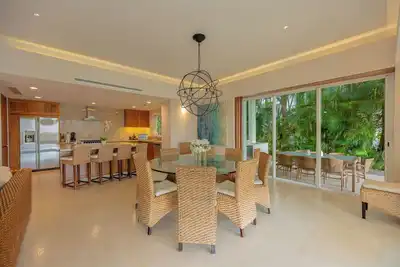 Image de Ground-Floor Family Oasis with Double-Size Pool, Lake View & 4 Spacious Bedrooms