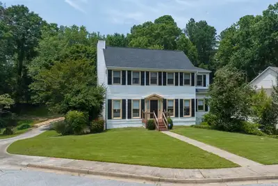 Downtown Gainesville Home | 14 Night Min Great for Family Visits, Corporate Stays & Traveling Nurses
