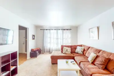 Image de Dog-Friendly Condo near Indiana University - Full Kitchen & Assigned Parking