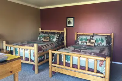 Image de Moose Is Inn Room 2- Two double beds with a balcony view