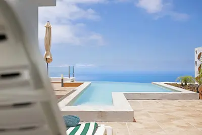 Image de Maison de vacances 'Valista' avec vue sur la mer, piscine privée et Wi-Fi