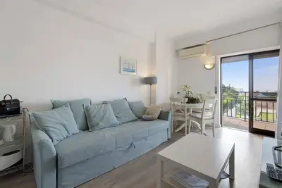 Image de Appartement 'Sea View Estoril' avec vue sur la mer, Wi-Fi et climatisation