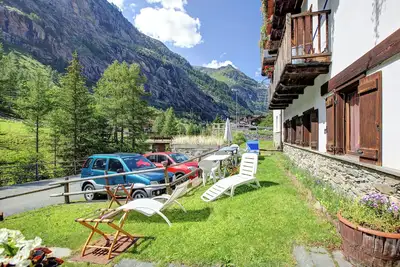 Studio 'Lo Peiglo' avec vue sur la montagne et le jardin