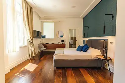 An experience of relaxation and elegance in the beating heart of Naples.