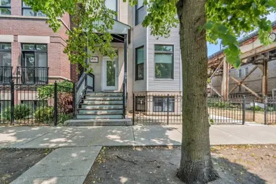 Image de The Cubs Dugout | 2 Level Retreat