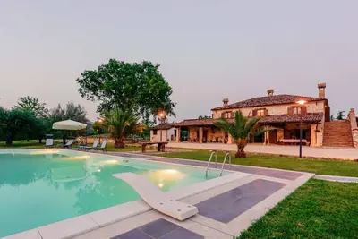Image de Merveilleuse maison de vacances privée avec sauna, Wifi, piscine privée, bain à remous, Tv, patio