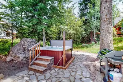 Image de Huckleberry's Hideaway - Hot tub - WiFi - Fireplace - Parking - Clubhouse