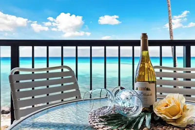 Image de Sleek & Modern Oceanfront 1bd with Premium upgrade