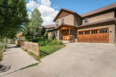 Image de Downtown Location, Pet Friendly, Central A/C!