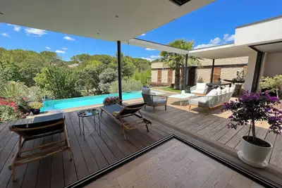 Image de Villa Contemporaine de 250 m2 avec piscine à débordement - Adult only