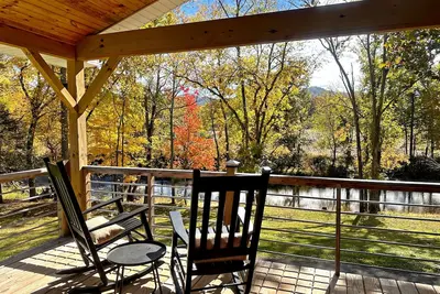 Pet-Friendly Riverfront Retreat w/ Hot Tub, Pool Table + Biltmore Pass