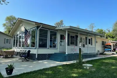 A peaceful retreat, comfortable environment to relax on Lake Shafer