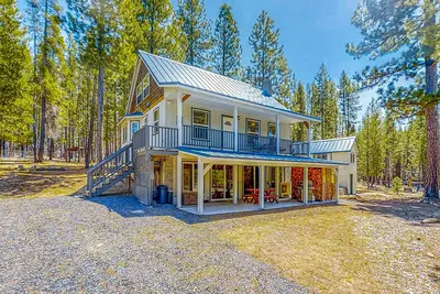 Image de Multiple Unit Retreat w/ Firepit & Enclosed Yard