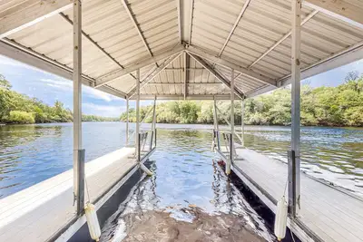 Image de Dog-friendly riverfront home with screened porch, firepit, & private dock