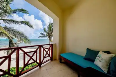 Image de Miramar #4 Beachfront with views, pool, pier, palapa, kayaks & more!