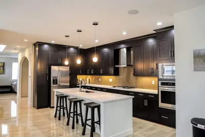 Upscale modern luxurious 4-bedroom home