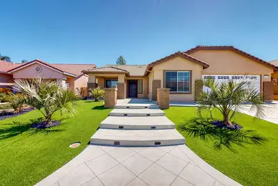 Image de Near Temecula Wine Country - Hot Tub & Pool Table