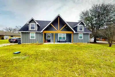 Image de Lakefront Home on Lake Fork with Private Dock