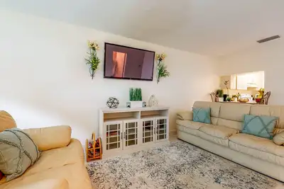 Image de Comfortable Townhouse with Pool Access, Full Kitchen & W/D - Dog-Friendly