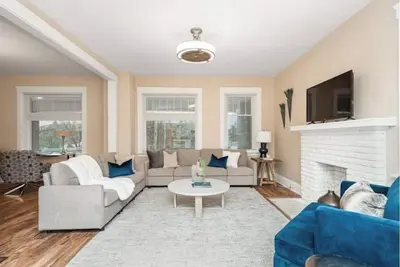 Cozy and Comfortable Room in a house, ideal location.