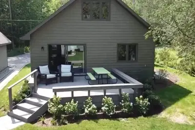 Image de New! Beautiful Mullett Lake three bedroom cottage