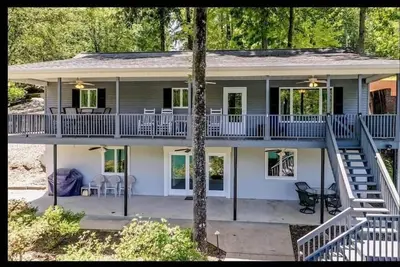 Image de Perfect Keowee Getaway - Close to Clemson & Seneca