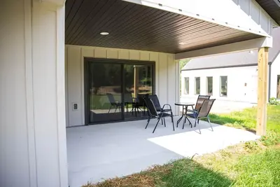 Image de Bluffside Gardens Redbud Series Unit 5a