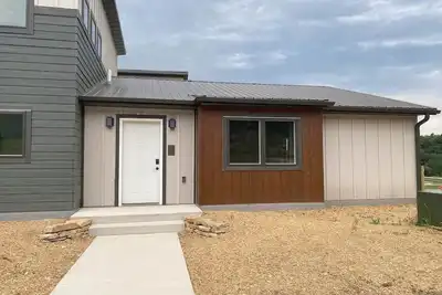 Image de Bluffside Gardens Redbud Series Unit 1a