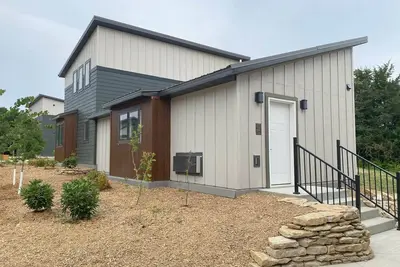 Image de Bluffside Gardens Redbud Series Unit 7a - Pet Friendly