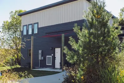 Image de Bluffside Gardens Maple Series 8b - Pet Friendly