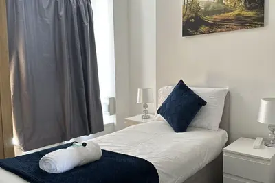 Vue sur la cour-Appartement-Moderne-Salle de bain et douche