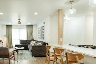 Image de Large Updated Family Home by Uca/Conway Regional