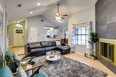 Image de Charming Fort Worth Home - 12 Mi to Downtown!
