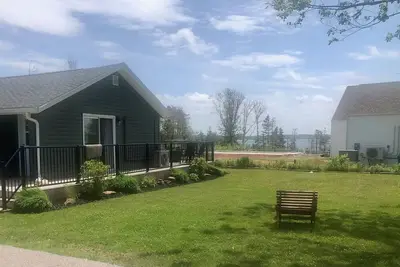Image de Beautiful Beach Cottage in Stanhope - 3 bedroom, 2 bath - 10 min walk to beach