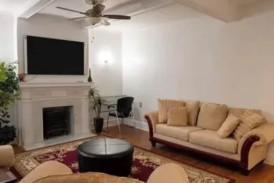 Image de Cozy Fireplace Apartment