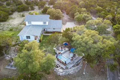 Image de Surrounded by hills + xll spa + pool table + game room + two master rooms