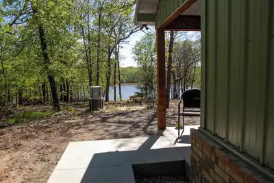 Image de Cabin Bunkhouse with Hot tub Private Lake view in Vian, Ok!