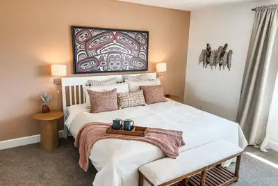 Image de Newly renovated oceanside and mountain view bungalow