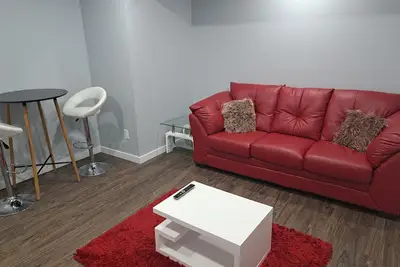 Image de Cozy Entire 2br Suite-Kitchen, Fibre Gig Internet