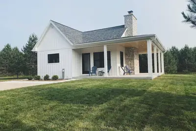 Image de Brand new cottage a few minutes from downtown Sister Bay and Lake Michigan.