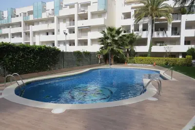 Image de Rmf. Piscine communautaire et terrasse