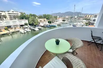 Image de Ils. Jolie vue sur le canal et climatisé