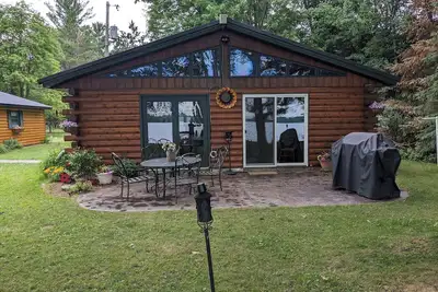 Image de Cabin on Soo Lake. Enjoy the views of the lake 66' from water's edge.