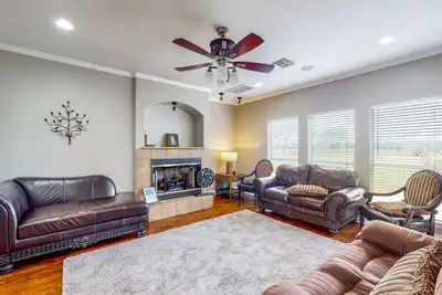 Image de Serene farm stay with a pond, spacious porch